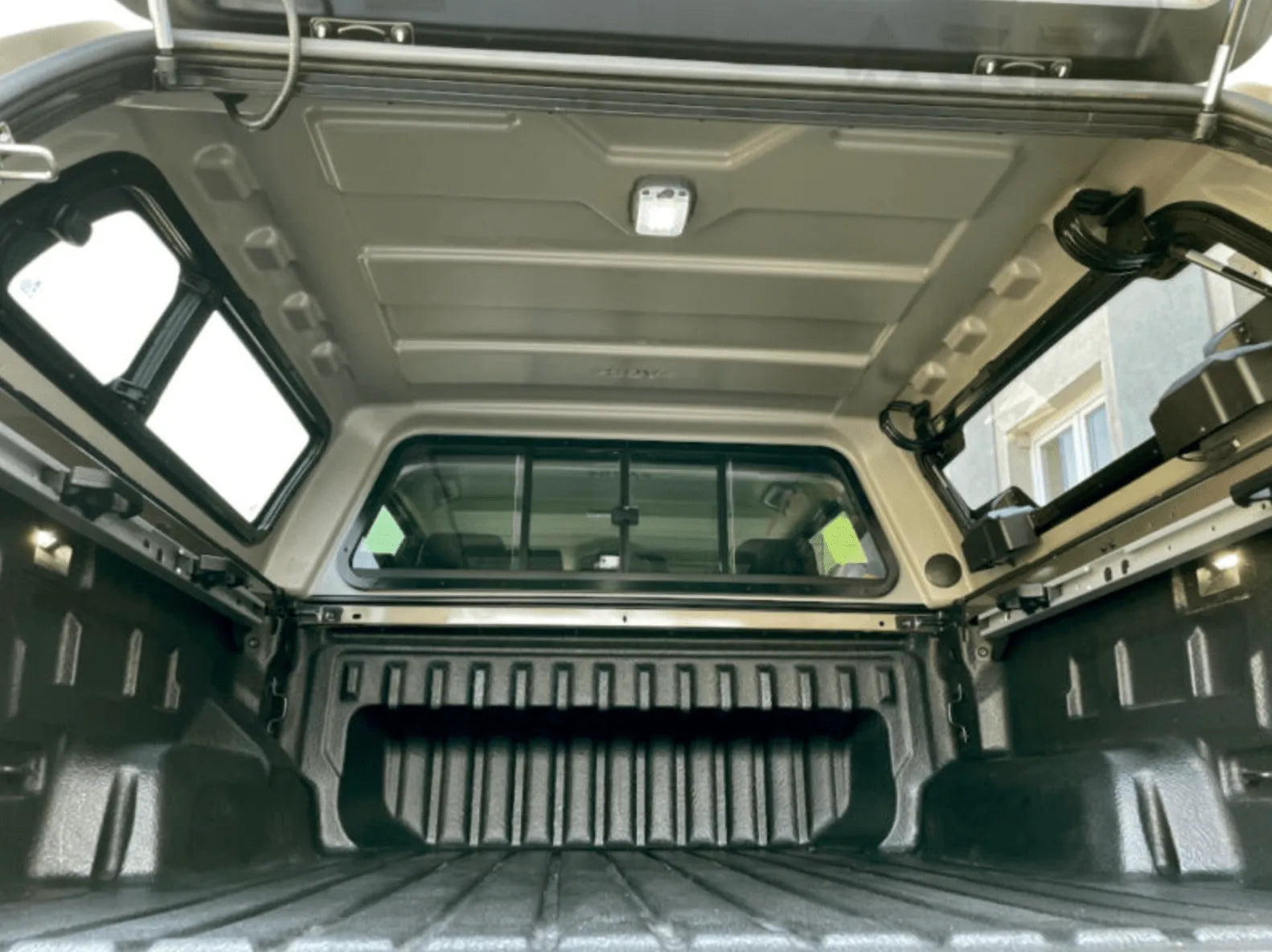 Hardtop Aeroklas Ford Ranger/Raptor 2023+ NEXT GEN | Double Cab sur Xperts4x4 Accessoires 4x4 Off-Road