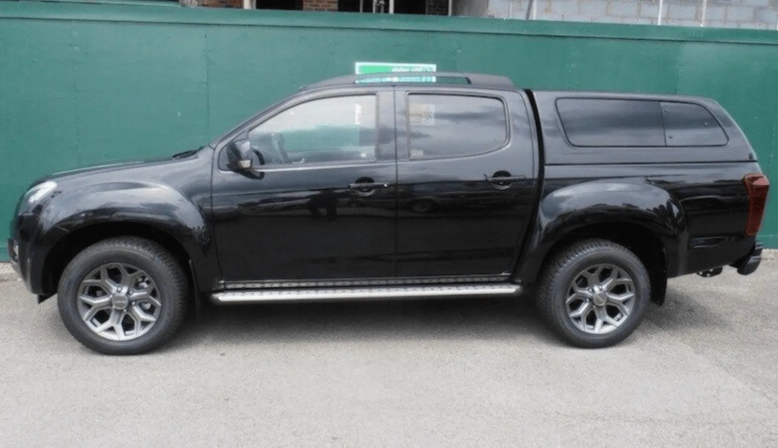 Hardtop Aeroklas Primer | Isuzu Dmax 2012-2020 Double Cab sur Xperts4x4 Accessoires 4x4 Off-Road