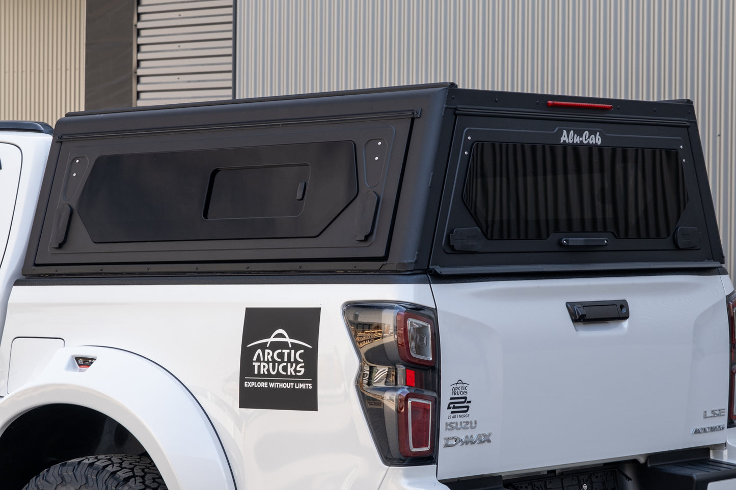 Hardtop Alu-Cab Contour Isuzu D-Max 2020 à Présent Double Cab sur Xperts4x4 Accessoires 4x4 Off-Road