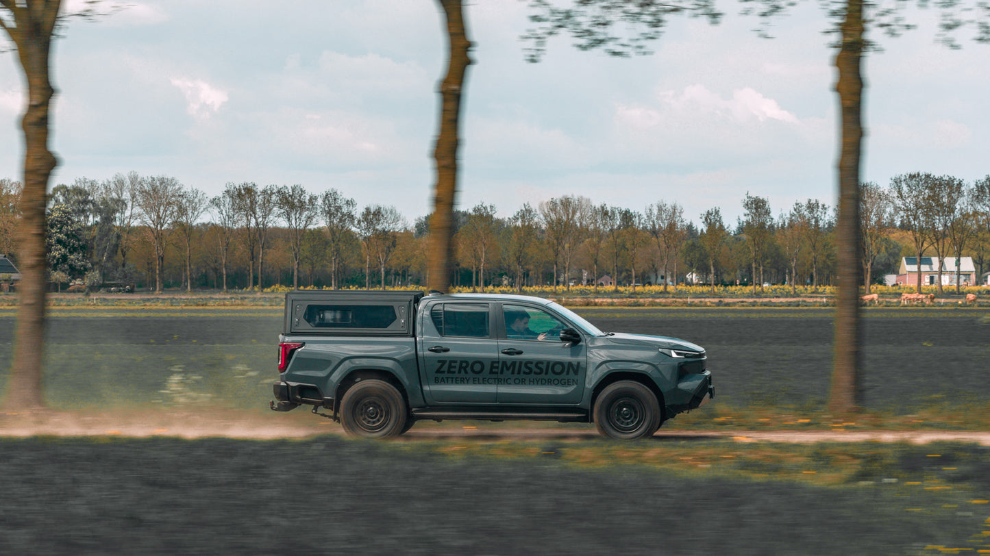 Hardtop Alu-Cab "Contour" Toyota Hilux 2026+ N90 - Double Cab sur Xperts4x4 Accessoires 4x4 Off-Road