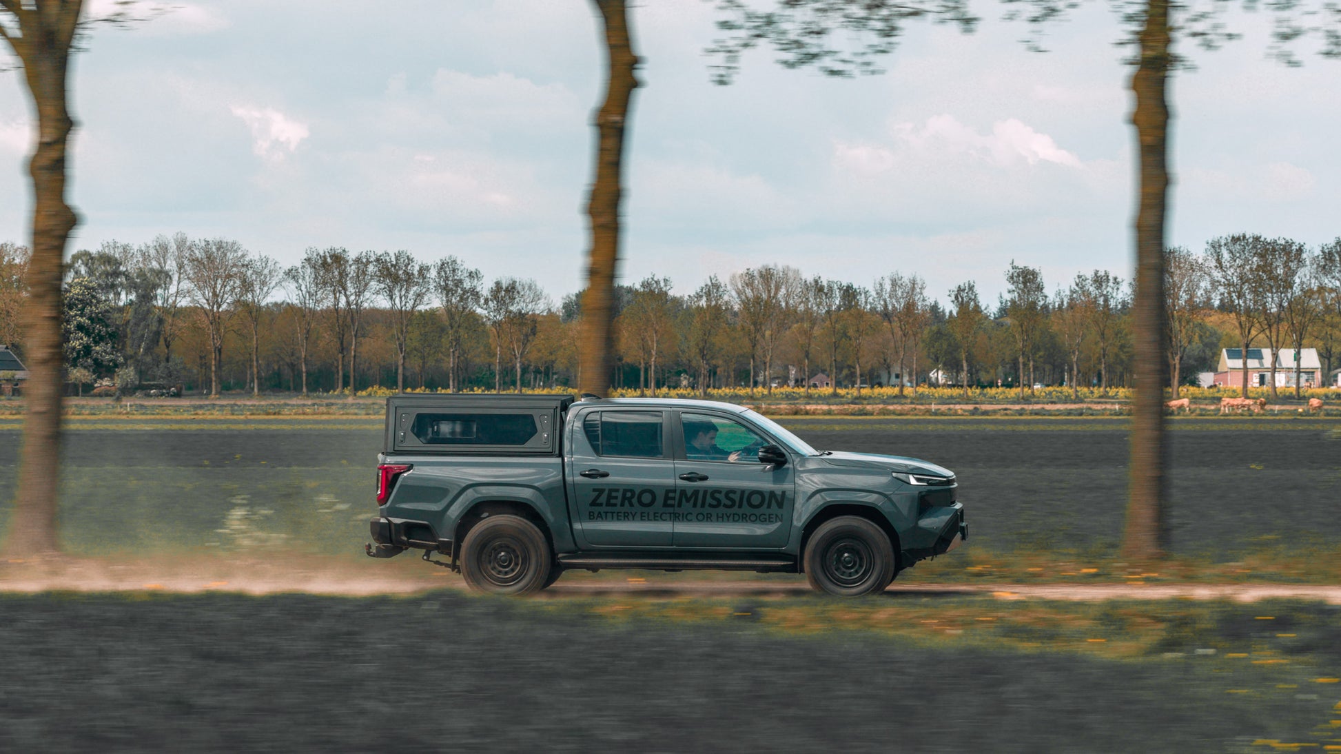 Hardtop Alu-Cab "Contour" Toyota Hilux 2026+ N90 - Double Cab sur Xperts4x4 Accessoires 4x4 Off-Road