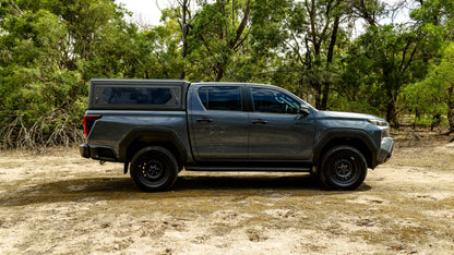 Hardtop Alu-Cab "Contour" Toyota Hilux 2026+ N90 - Double Cab sur Xperts4x4 Accessoires 4x4 Off-Road