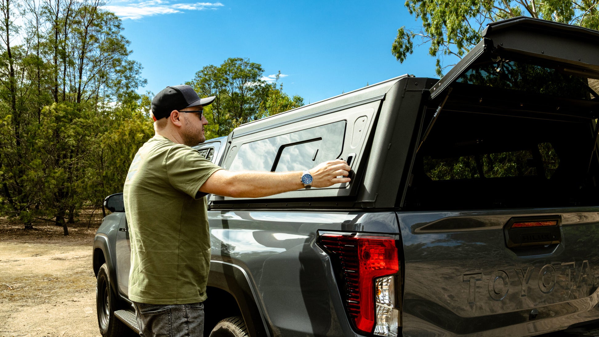 Hardtop Alu-Cab "Contour" Toyota Hilux 2026+ N90 - Double Cab sur Xperts4x4 Accessoires 4x4 Off-Road