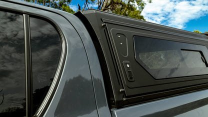 Hardtop Alu-Cab "Contour" Toyota Hilux 2026+ N90 - Double Cab sur Xperts4x4 Accessoires 4x4 Off-Road