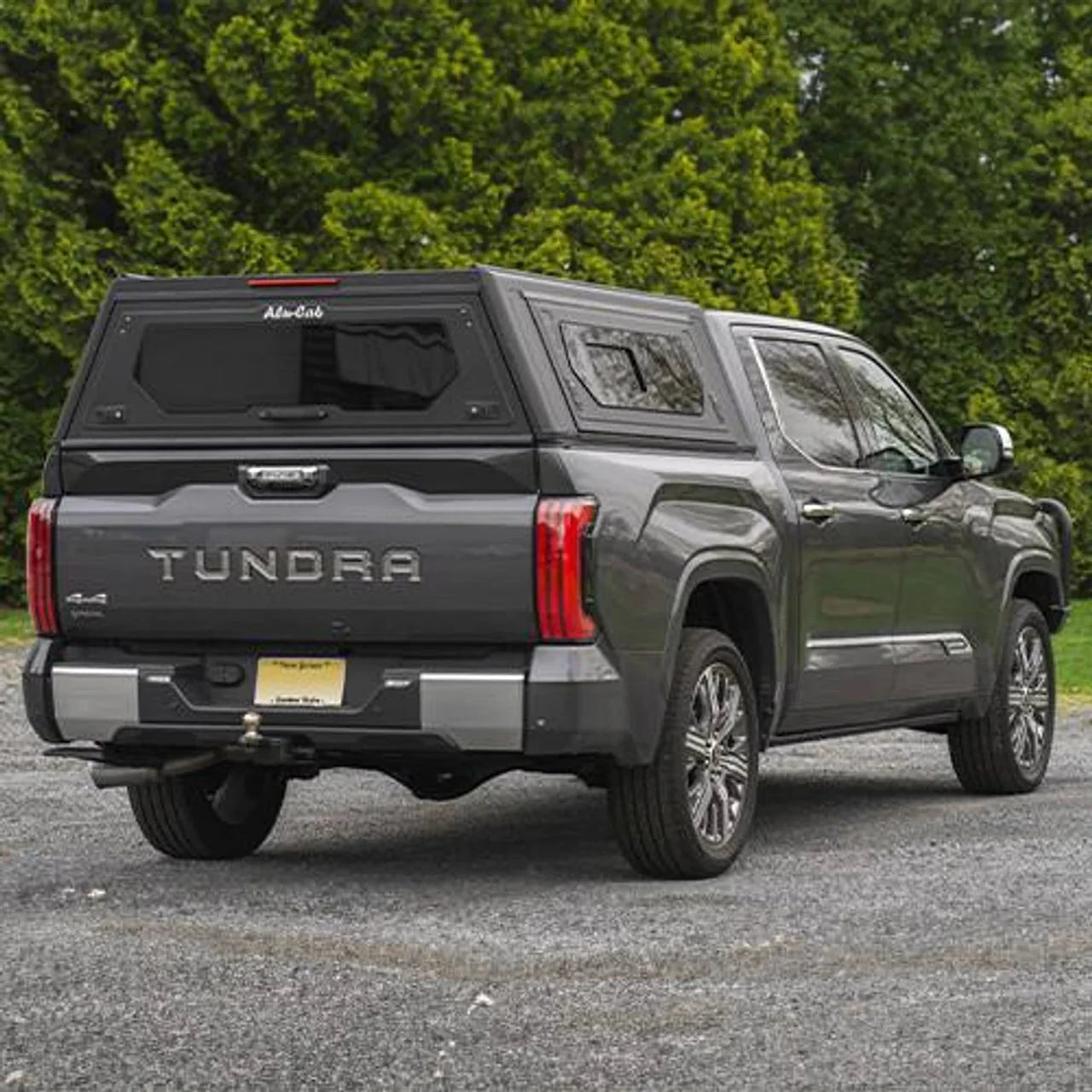 Hardtop Alu-Cab Contour Toyota Tundra 2022+ 5.5" CrewMax sur Xperts4x4 Accessoires 4x4 Off-Road