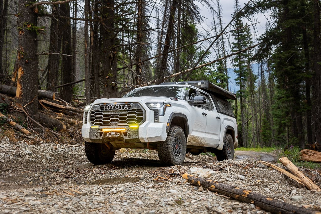 Hardtop Alu-Cab Contour Toyota Tundra 2022+ 5.5" CrewMax sur Xperts4x4 Accessoires 4x4 Off-Road