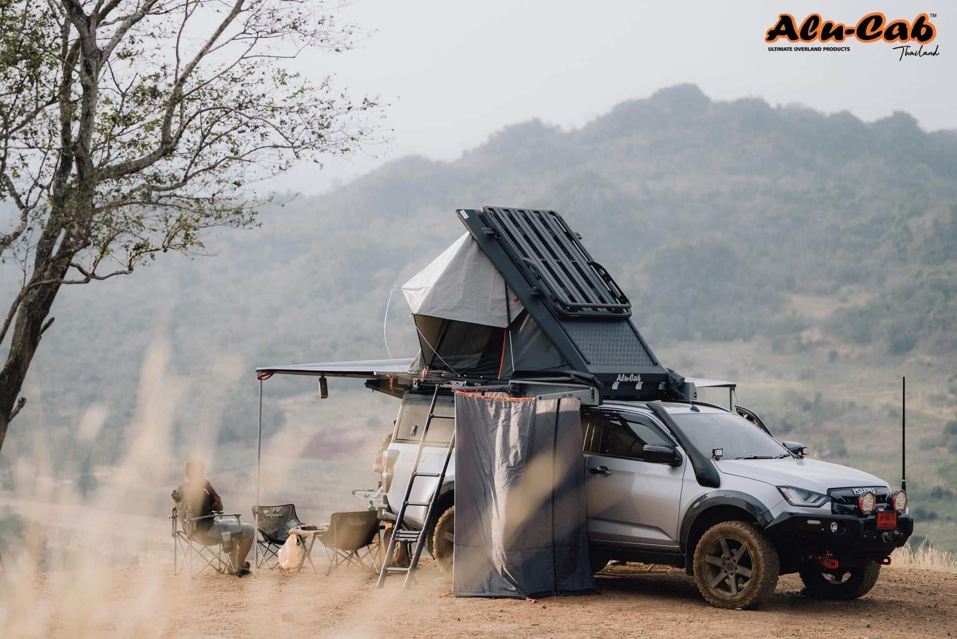 Hardtop Alu-Cab Explorer 3 Isuzu Dmax 2012 à 2023 - Noir sur Xperts4x4 Accessoires 4x4 Off-Road