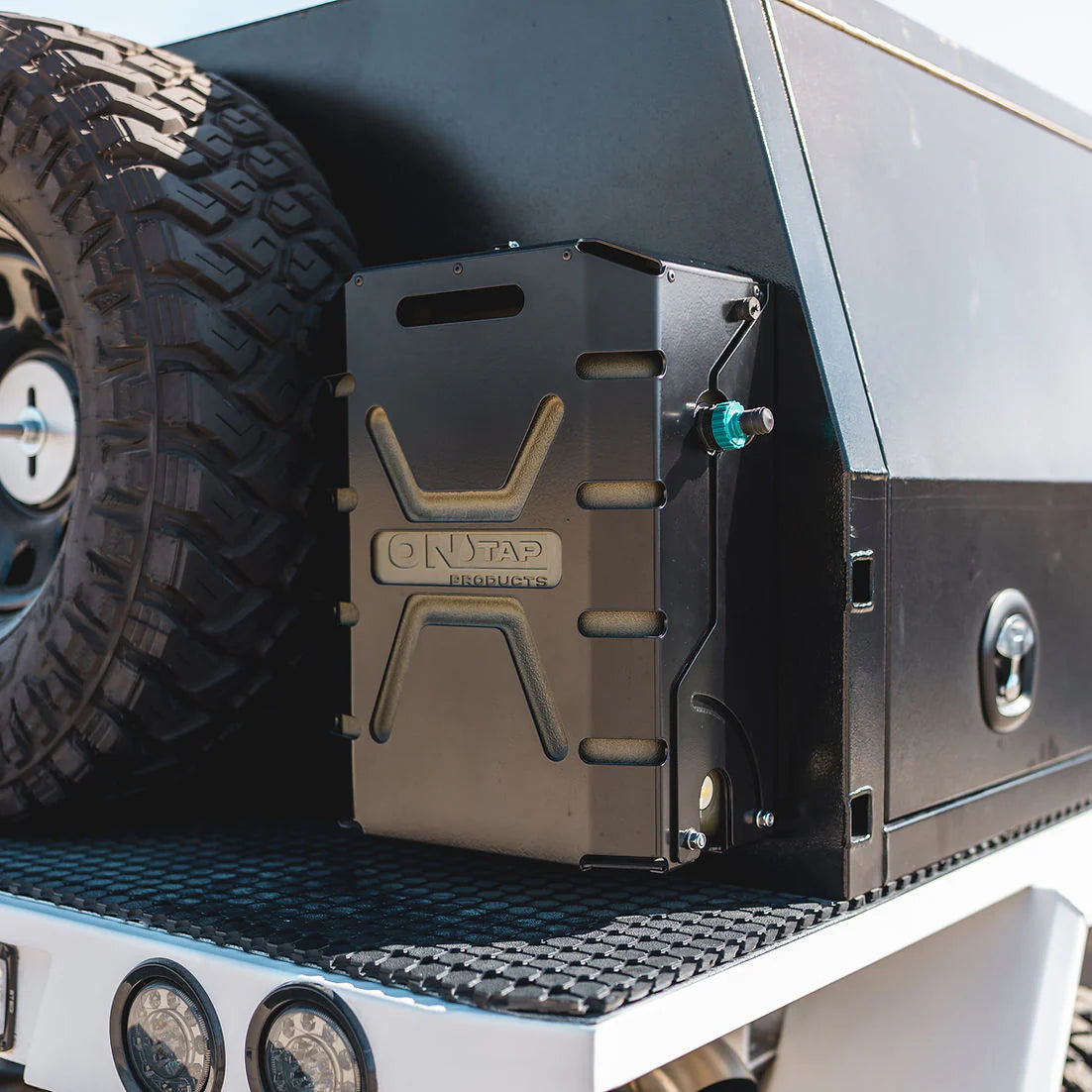 Support Jerry Can 22L Verrouillable Noir - ONTAP sur Xperts4x4 Accessoires 4x4 Off-Road