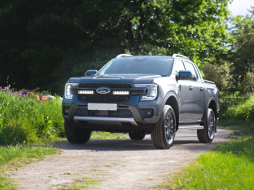 Pack LED pour calandre LAZER LAMPS sur Ford Ranger Wildtrak 2023+ avec phares LED intégrés.
