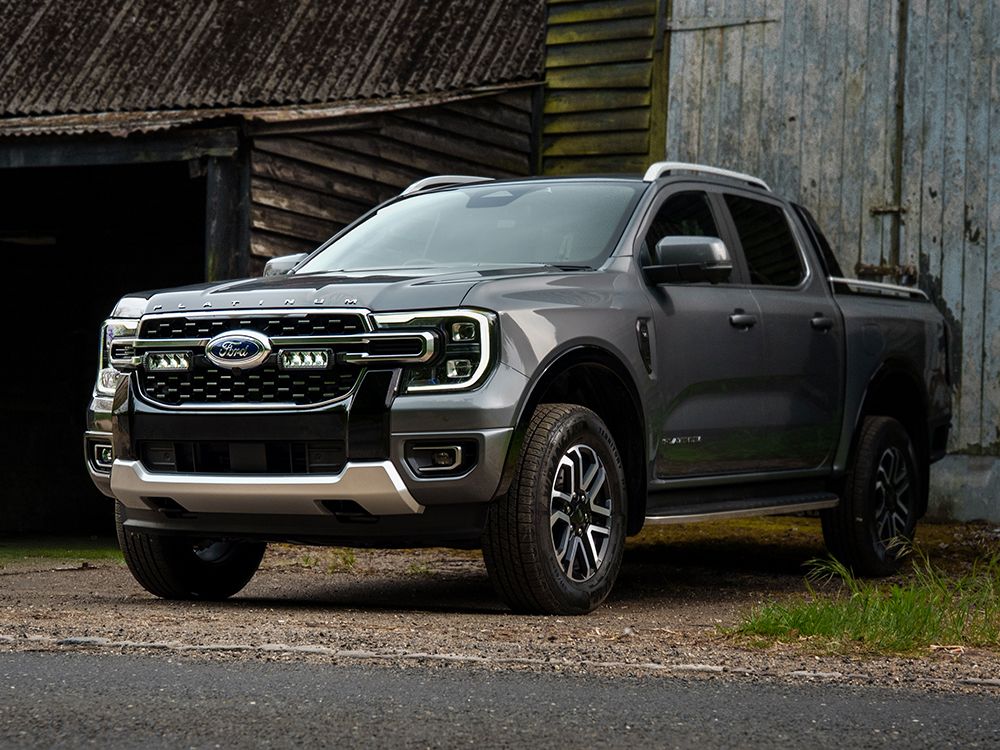 Kit de calandre LED LAZER LAMPS pour Ford Ranger Platinum 2023+ avec phares LED intégrés et design moderne.