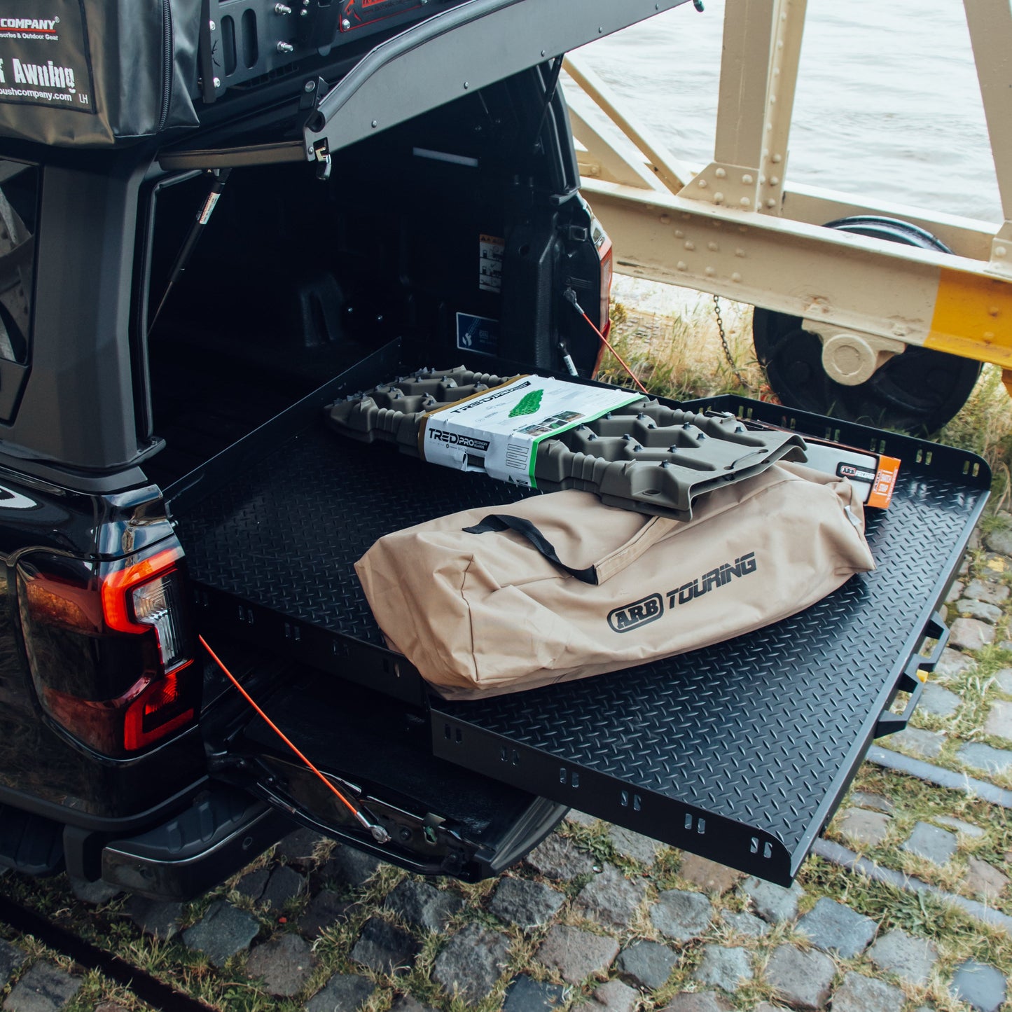 Plateau Coulissant RUUUD Toyota Hilux REVO 2016 a Present Double Cab (Sans Perçage) sur Xperts4x4 Accessoires 4x4 Off-Road