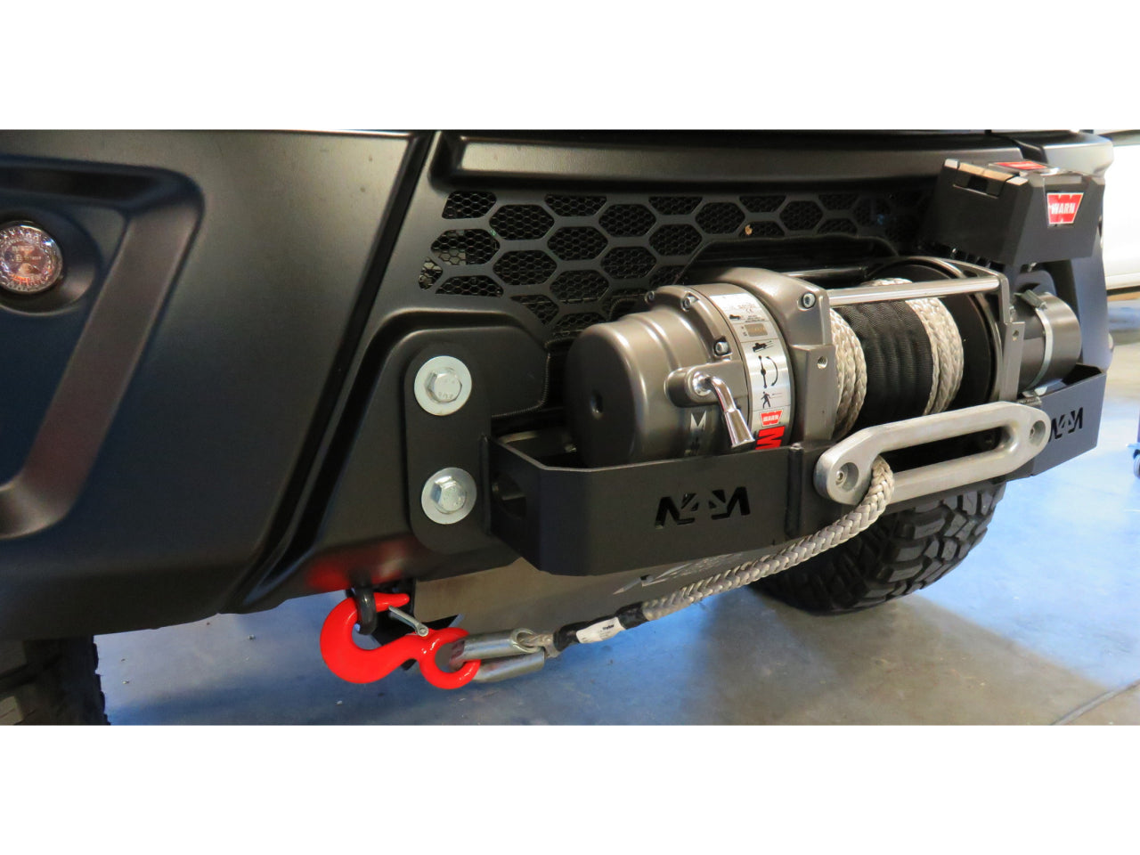 Platine de treuil pour Iveco Daily 4x4 2006-10/2019 N4-Offroad sur Xperts4x4 Accessoires 4x4 Off-Road