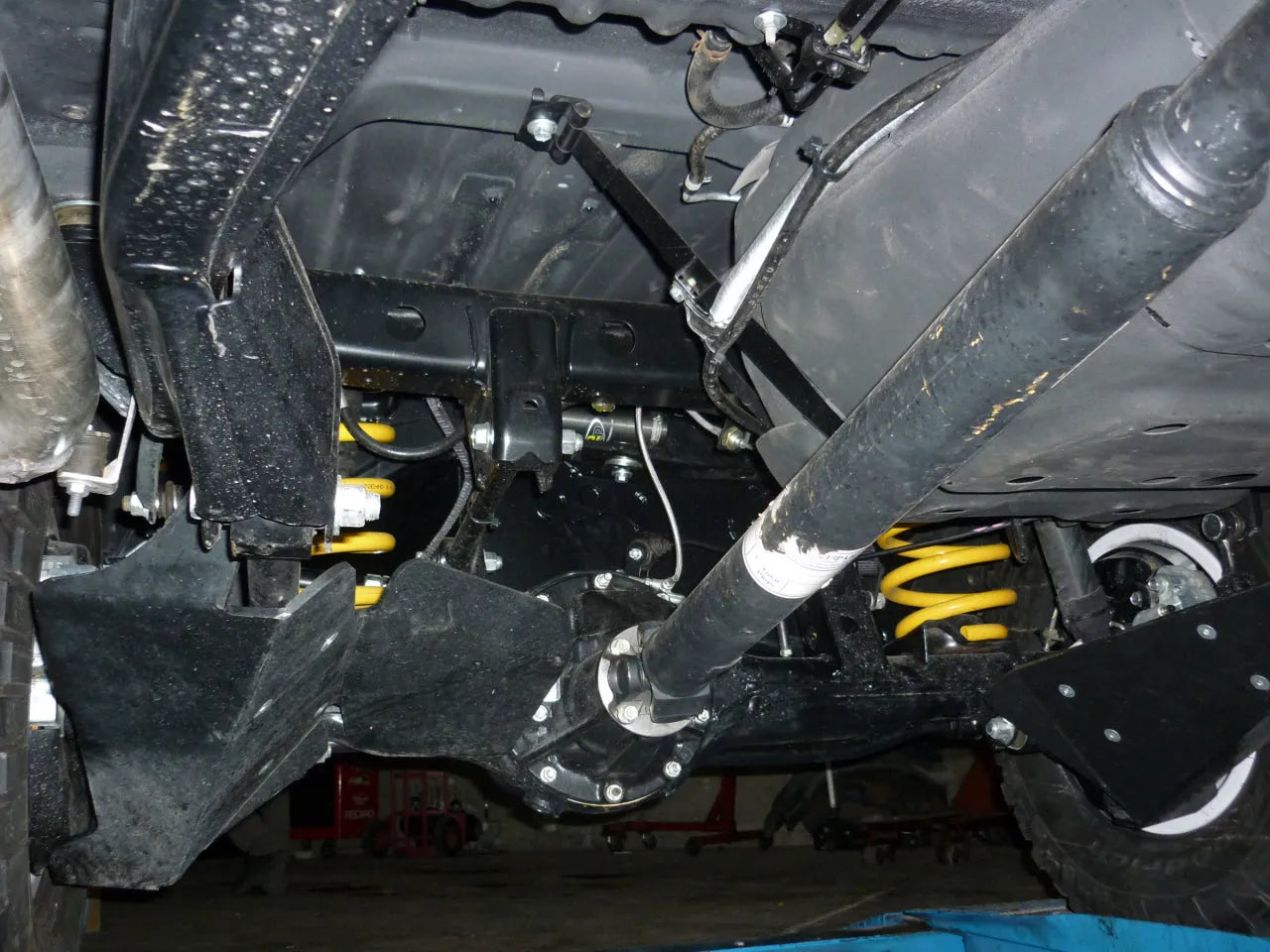 Protection Amortisseurs Arrière PEHD 8mm Toyota LC 80/100/105 sur Xperts4x4 Accessoires 4x4 Off-Road