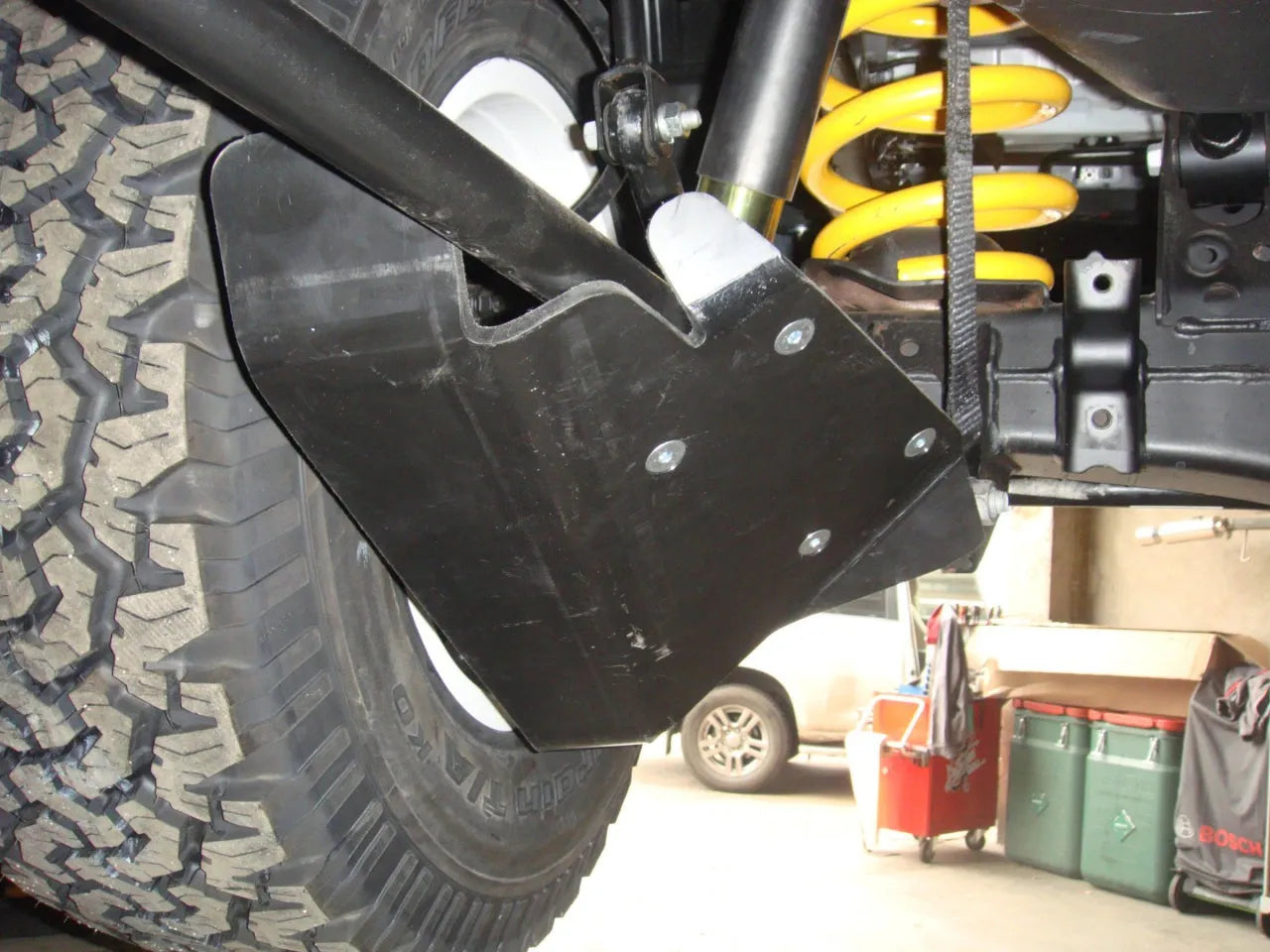 Protections Amortisseurs Arrières PEHD 8mm - Toyota Land Cruiser 200 sur Xperts4x4 Accessoires 4x4 Off-Road