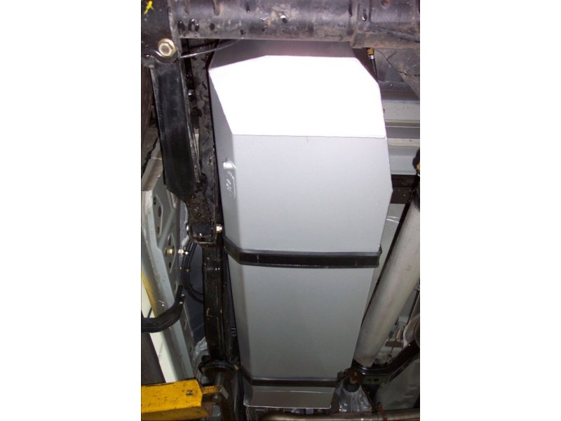 Réservoir de remplacement LRA 150L Nissan Navara D40 Thaïlandais sur Xperts4x4 Accessoires 4x4 Off-Road