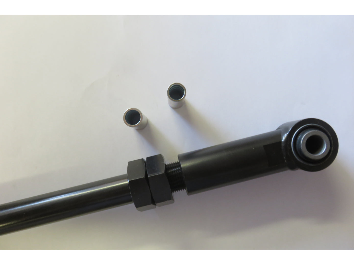 Barre panhard arrière réglable N4 OFFROAD pour suspension Toyota HDJ100 et VDJ200, renforçant la stabilité tout-terrain.