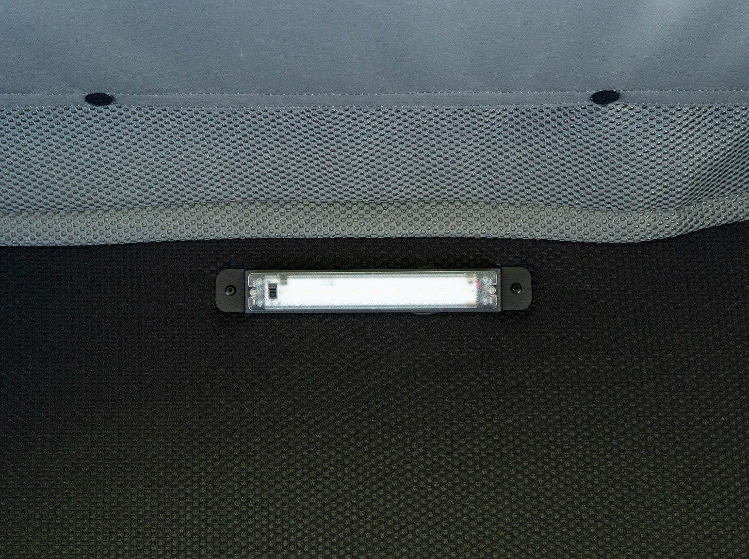 Tente de Toit Alu-Cab "RT-2S" - 2 Personnes | Coque Alu Compacte sur Xperts4x4 Accessoires 4x4 Off-Road