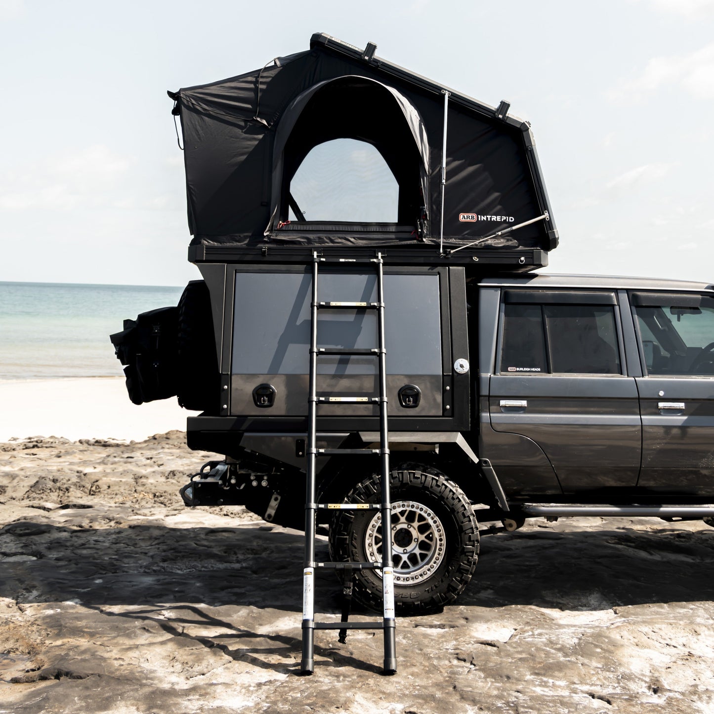 Tente de Toit ARB Intrepid : Espace 4x4 Ultime sur Xperts4x4 Accessoires 4x4 Off-Road