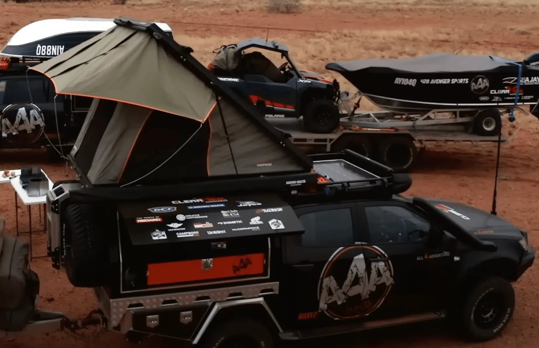 Tente de toit BOSS avec barres de toit | Campboss 4x4 | 2330mm x 1480mm sur Xperts4x4 Accessoires 4x4 Off-Road