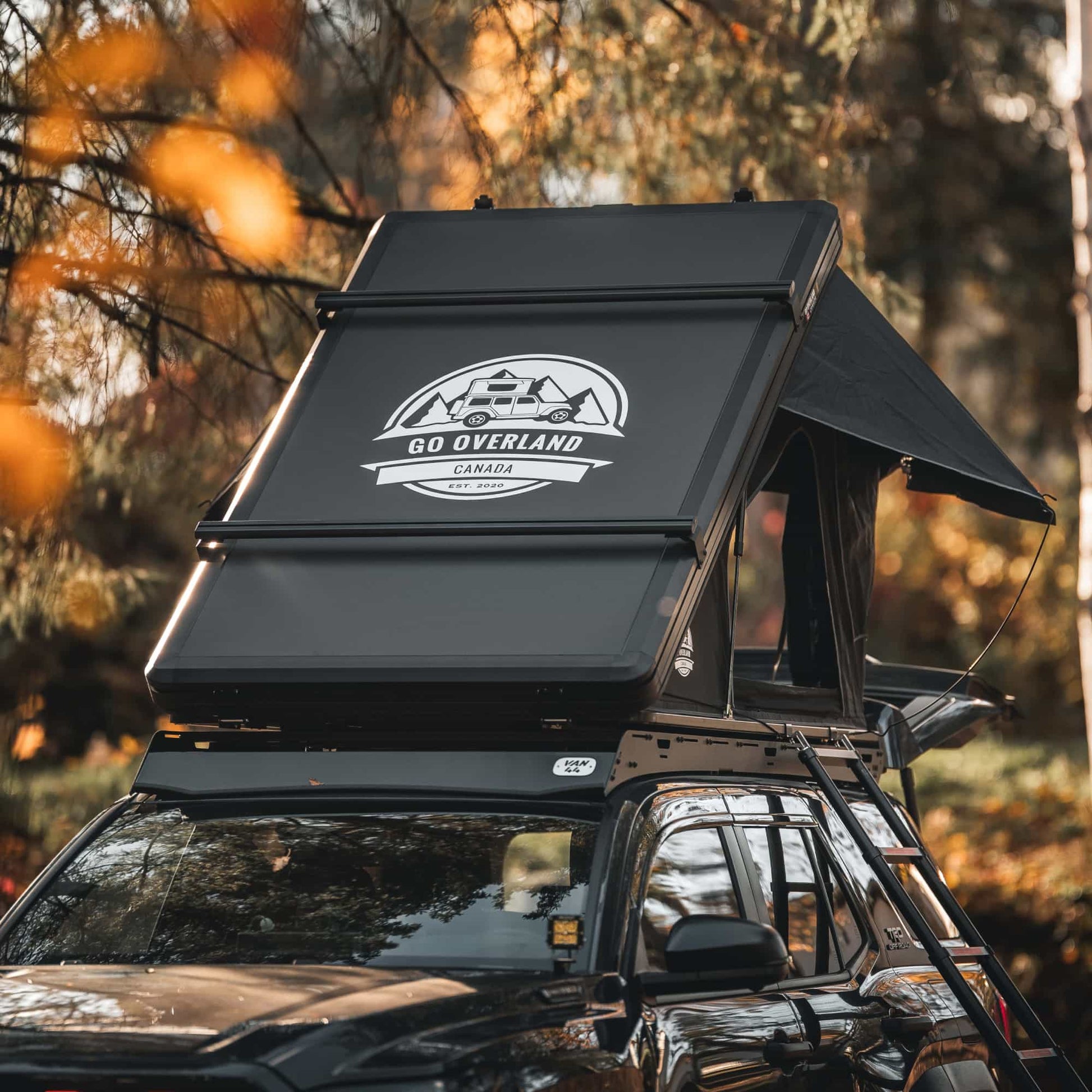 best hard shell roof top tent Tente de Toit Summit 140 GO OVERLAND – Coque Aluminium Ultra-Légère