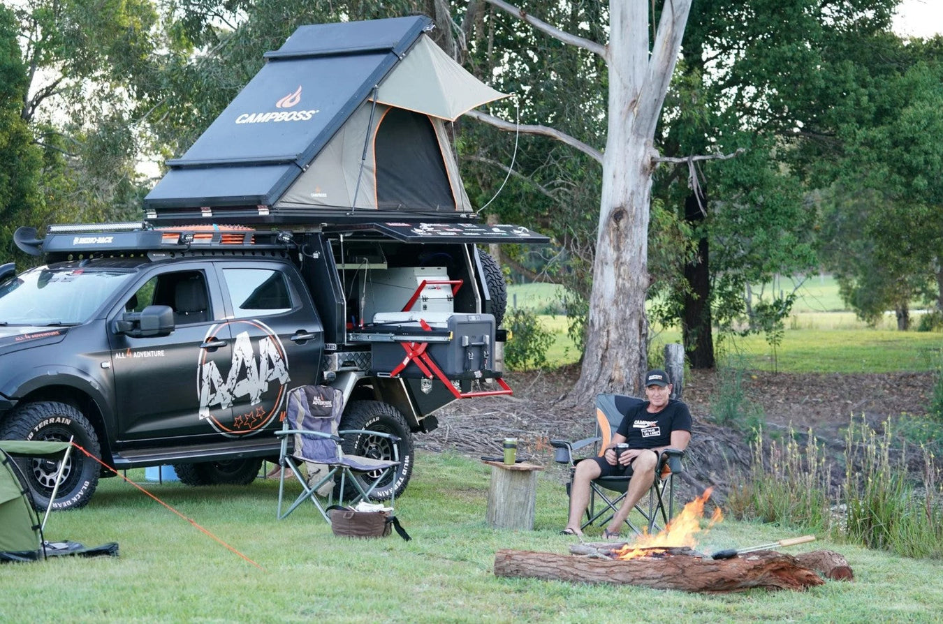 Bivouac avec tente de toit Campboss ouverte